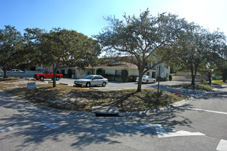 484 75th Ave N in St. Petersburg, FL - Building Photo - Building Photo