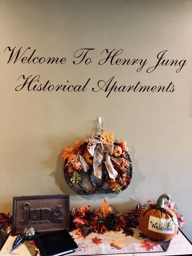 Jung in Sheboygan, WI - Foto de edificio - Building Photo