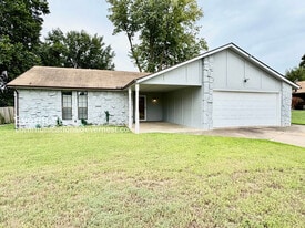 213 W Los Angeles St in Broken Arrow, OK - Building Photo