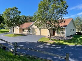 320 24th Ave W, Unit 2 in Menomonie, WI - Building Photo