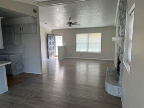 1137 NW 104th St in Oklahoma City, OK - Foto de edificio - Building Photo