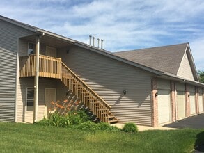 4979 Pine Cone Ct, Unit 2 in Loves Park, IL - Building Photo - Building Photo