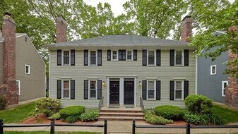 710 Wellman Ave in Chelmsford, MA - Building Photo