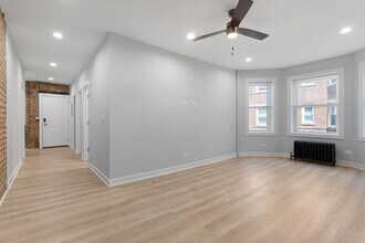 7381 N Damen Ave in Chicago, IL - Building Photo - Building Photo