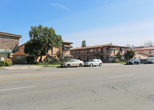 4520 Hazeltine Ave in Van Nuys, CA - Building Photo - Building Photo