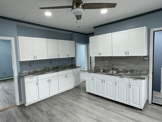 17 Louise St, Unit 2 in Attleboro, MA - Building Photo - Building Photo