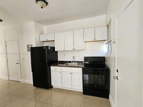 977 SW 5th St-Unit -#3 in Miami, FL - Building Photo - Building Photo