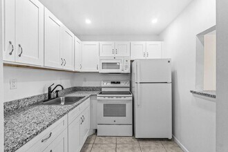52 Kingswood E in West Palm Beach, FL - Building Photo - Building Photo