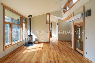 9310 SW 8th Dr in Portland, OR - Building Photo - Building Photo