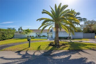 13561 SW 98th Pl in Miami, FL - Building Photo - Building Photo