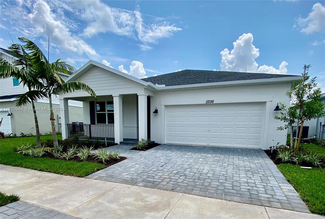 11298 Firefly Ct in Port St. Lucie, FL - Building Photo