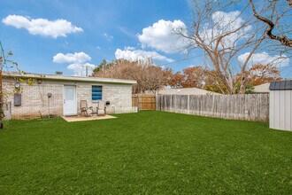 6759 Trail Lake Dr in Fort Worth, TX - Building Photo - Building Photo