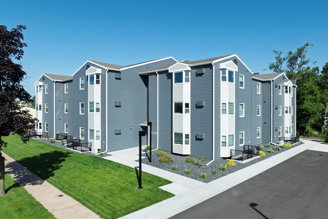 610 Gray St Apartments in Eau Claire, WI - Building Photo - Building Photo