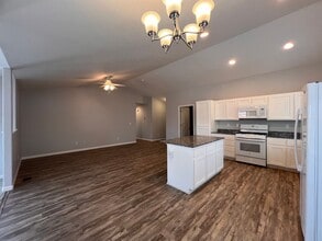 1310 Shadow Ln in Fernley, NV - Building Photo - Building Photo