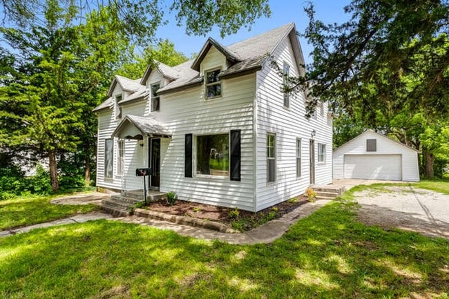property at 724 E 1st St