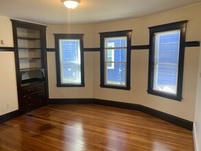 44 Easton St, Unit 1 in Boston, MA - Building Photo - Building Photo