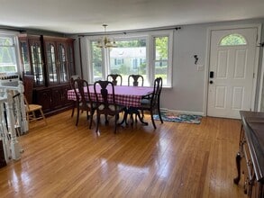 4 Hilltop Dr, Unit 2 in Southborough, MA - Foto de edificio - Building Photo