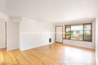 7906 NE Oregon St in Portland, OR - Building Photo - Building Photo