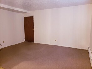 2044 Mills Ave-Unit -12 in Norwood, OH - Building Photo - Building Photo