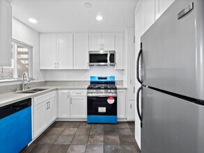 4918 Tujunga Ave in Los Angeles, CA - Foto de edificio - Building Photo