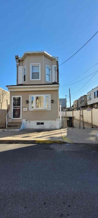 312 Bailey St in Camden, NJ - Building Photo