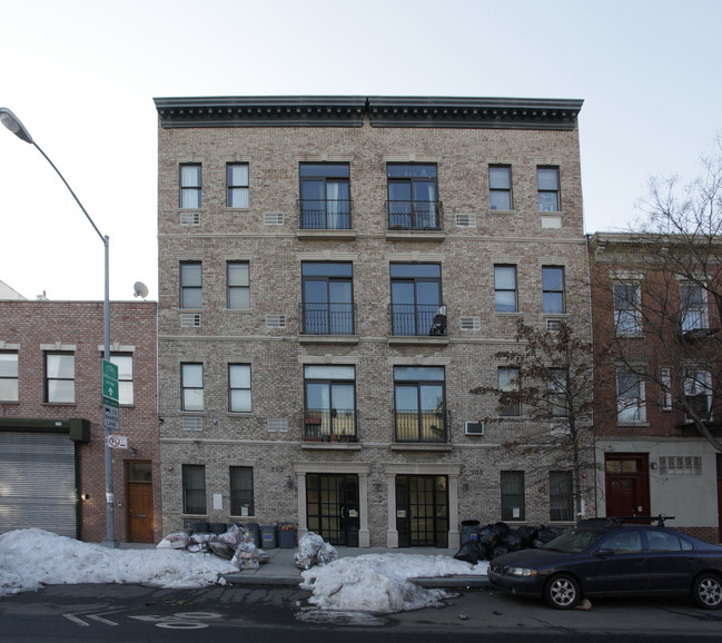 203-205 Franklin St in Brooklyn, NY - Building Photo - Building Photo