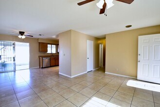 122 Bosworth Dr in Henderson, NV - Building Photo - Building Photo
