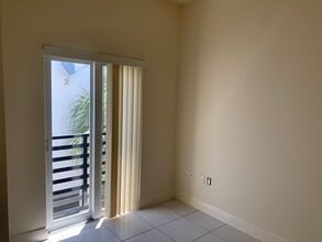 145 SW 15th Ave in Miami, FL - Foto de edificio - Interior Photo