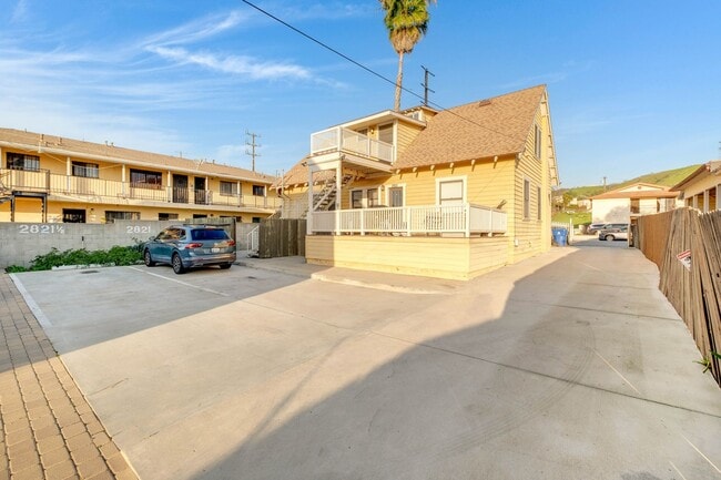 property at 2821 N Griffin Ave