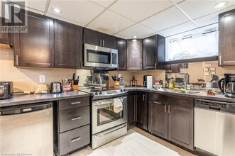 17 Parklands Dr in Hamilton, ON - Building Photo - Building Photo