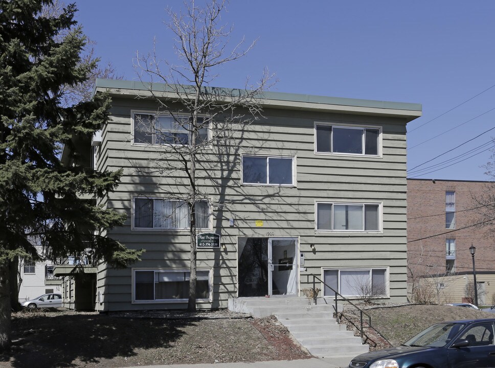 1900 S Clinton Ave in Minneapolis, MN - Foto de edificio