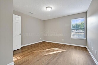 120 Family in Lebanon Junction, KY - Building Photo - Building Photo