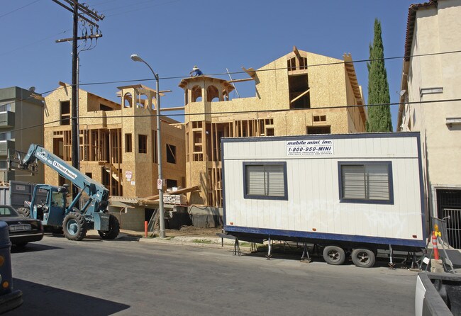 1325-1331 N Sycamore Ave in Los Angeles, CA - Building Photo - Building Photo