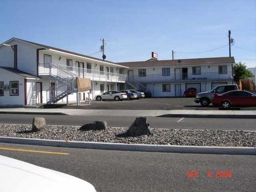 1330 6th St in Umatilla, OR - Building Photo