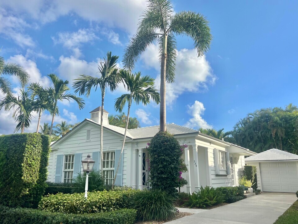 230 Colonial Ln in Palm Beach, FL - Building Photo