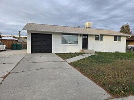 1606 W 1960 N in Layton, UT - Building Photo