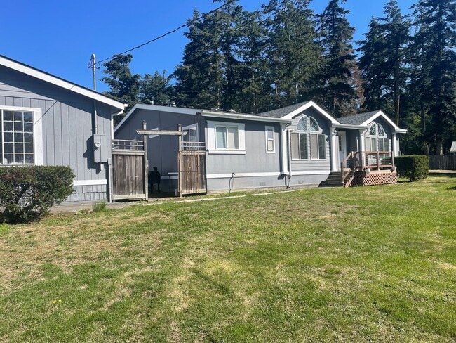 1616 Penn Cove Rd in Oak Harbor, WA - Building Photo - Building Photo