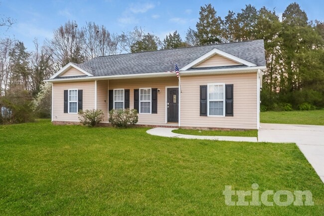 property at 2897 Shady Ln Ave