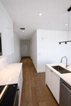 1121 Dorchester Ave, Unit 205 in Boston, MA - Foto de edificio - Building Photo