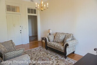 213 E Hall St in Savannah, GA - Building Photo - Building Photo