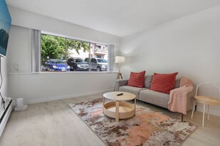 2225 W 8th Ave in Vancouver, BC - Building Photo