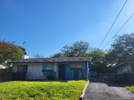 214 Early Way Dr in San Antonio, TX - Building Photo