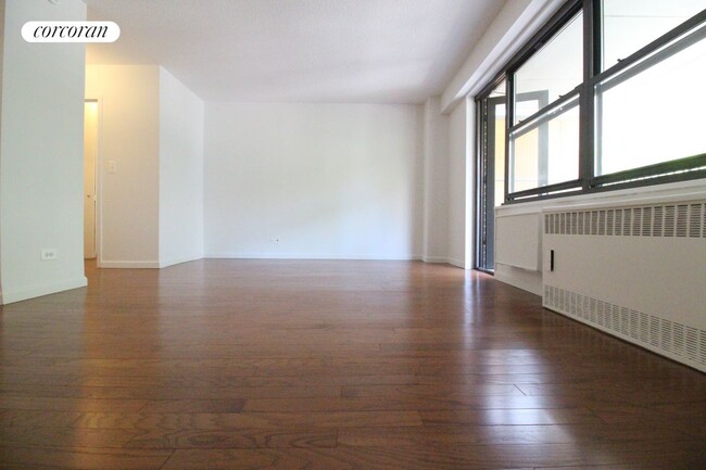 property at 175 W 90th St