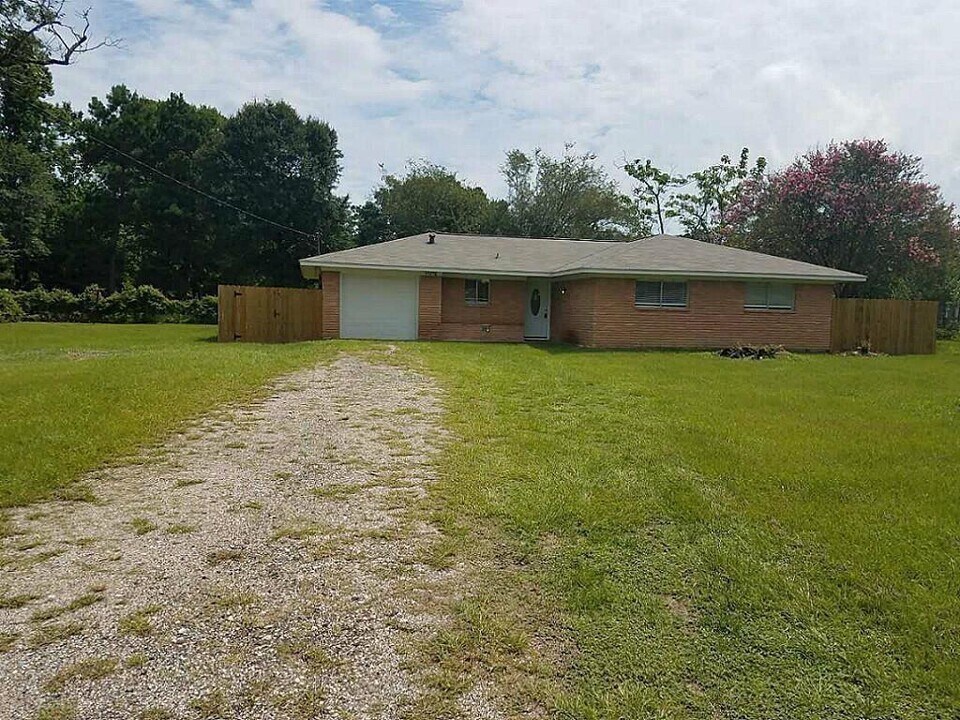 11875 FM 3083 in Conroe, TX - Building Photo
