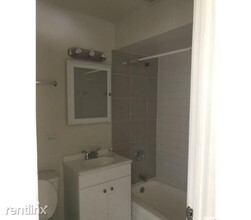 8223 S Exchange Ave in Chicago, IL - Building Photo - Building Photo