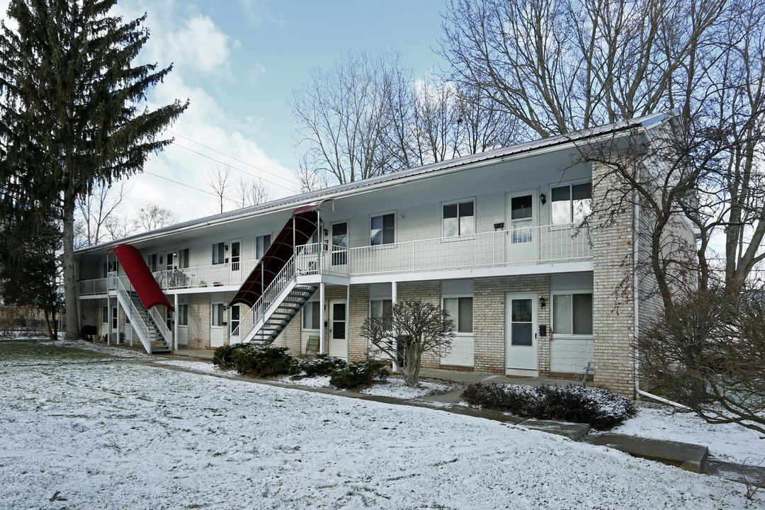 Whitehall South Apartments in Sylvania, OH - Building Photo