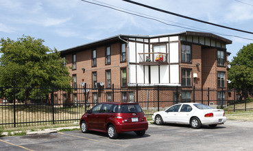 Madison Terrace in Chicago, IL - Building Photo - Building Photo