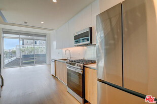 200 W Ocean Blvd in Long Beach, CA - Building Photo