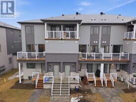 918 Parnian Private in Ottawa, ON - Building Photo