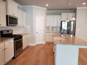 5192 Parkwood Dr in Flowery Branch, GA - Building Photo - Building Photo